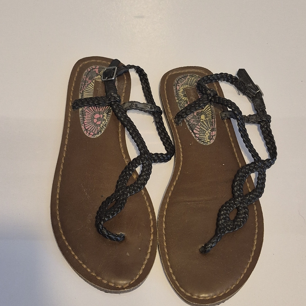 Elegant Women's Sandals Collection - Picture 6 of 6